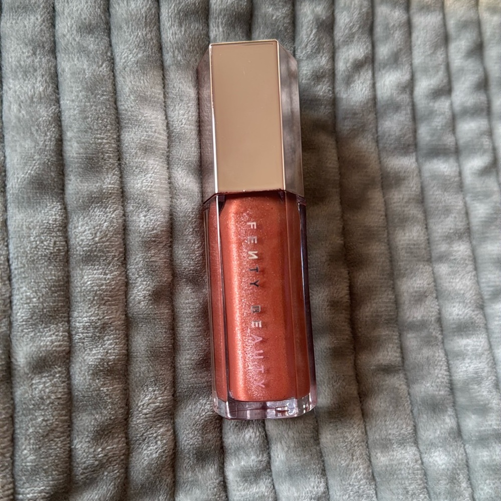 NEW Fenty Beauty Gloss Bomb in Fenty Glow